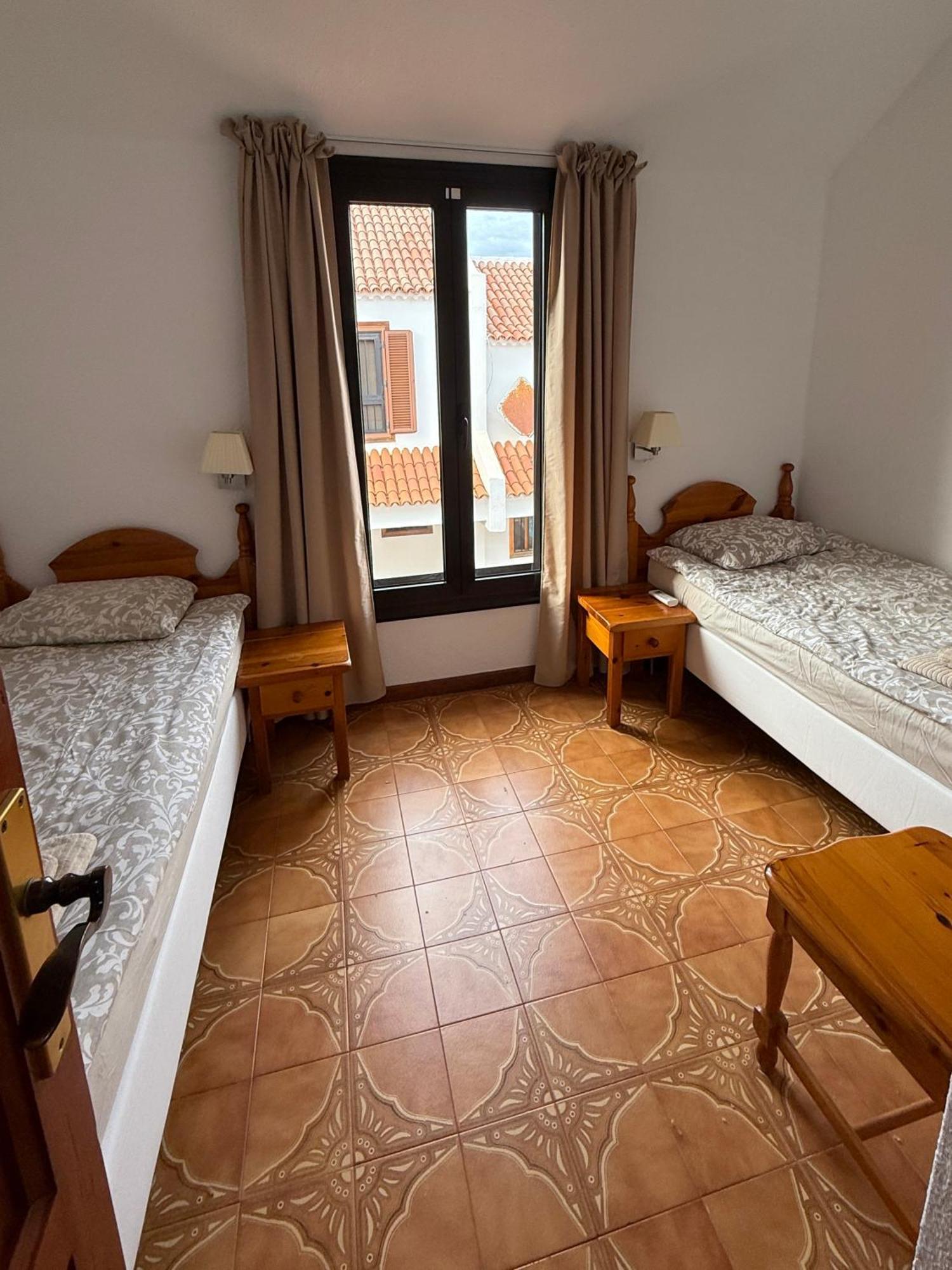 Sunny 2-Bedroom Apartment In Parque Santiago II Playa de las Americas  Esterno foto