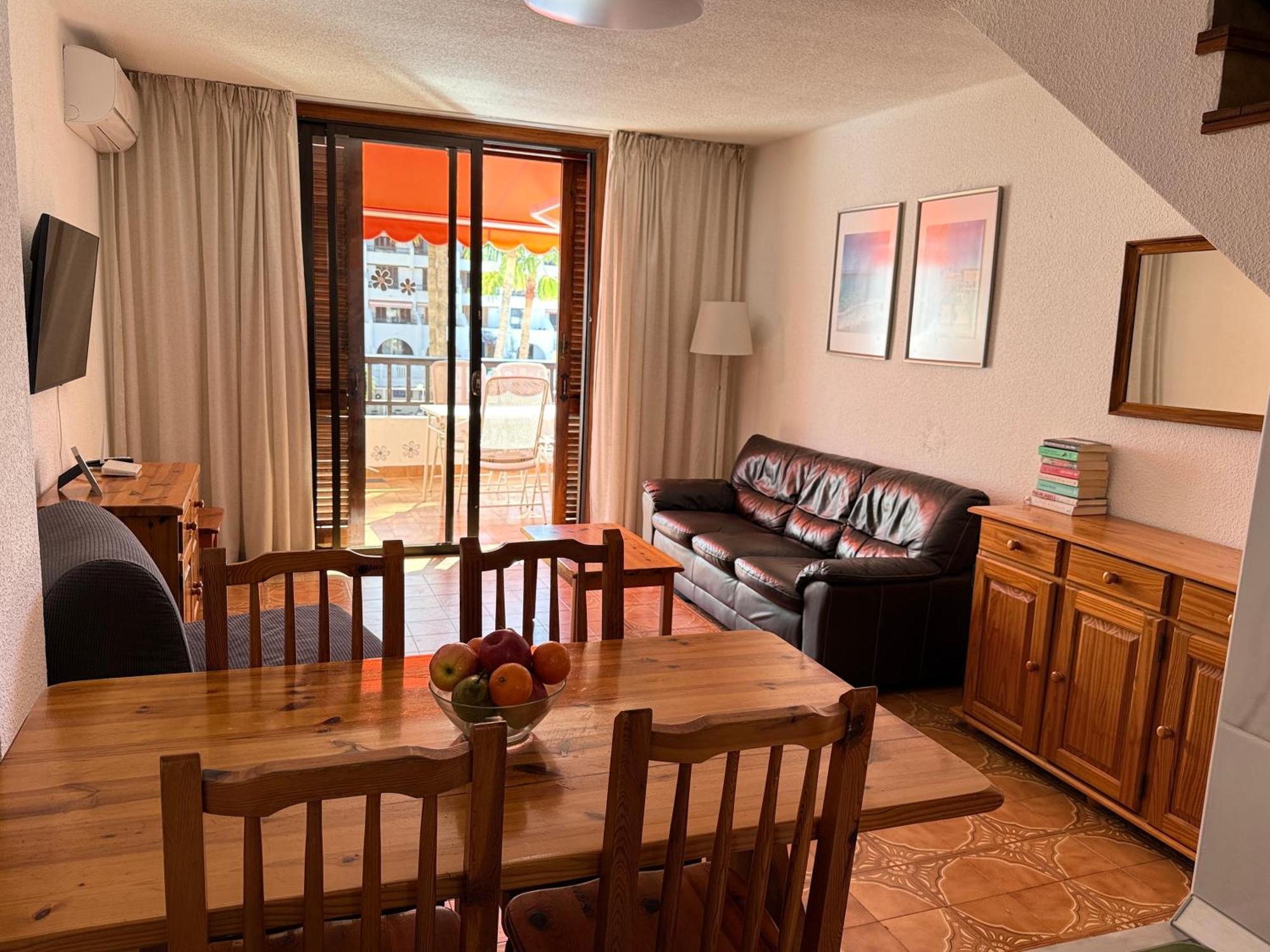 Sunny 2-Bedroom Apartment In Parque Santiago II Playa de las Americas  Esterno foto